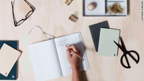 他们正在用石头造纸——拯救了许多树木