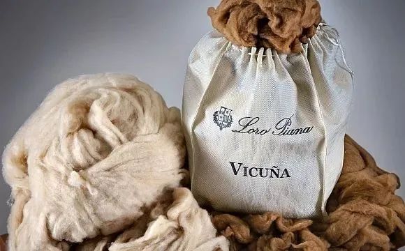 为什么大衣给人感觉很高级,为什么一件大衣能决定整体质感