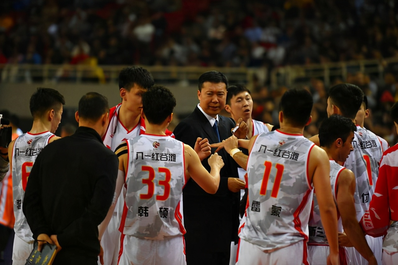 盘点cba历史十大中锋,cba总决赛姚明51分21篮板