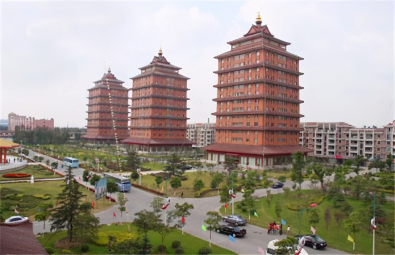 从政、经商、玩电竞 ，华西村与吴氏家族