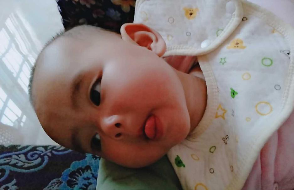 宝贝小细节,4月龄宝宝爱吐舌头