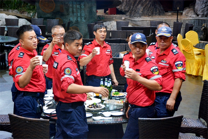 嵩县跨湖桥神鹰救援,洛阳神鹰救援队奔赴地震灾区