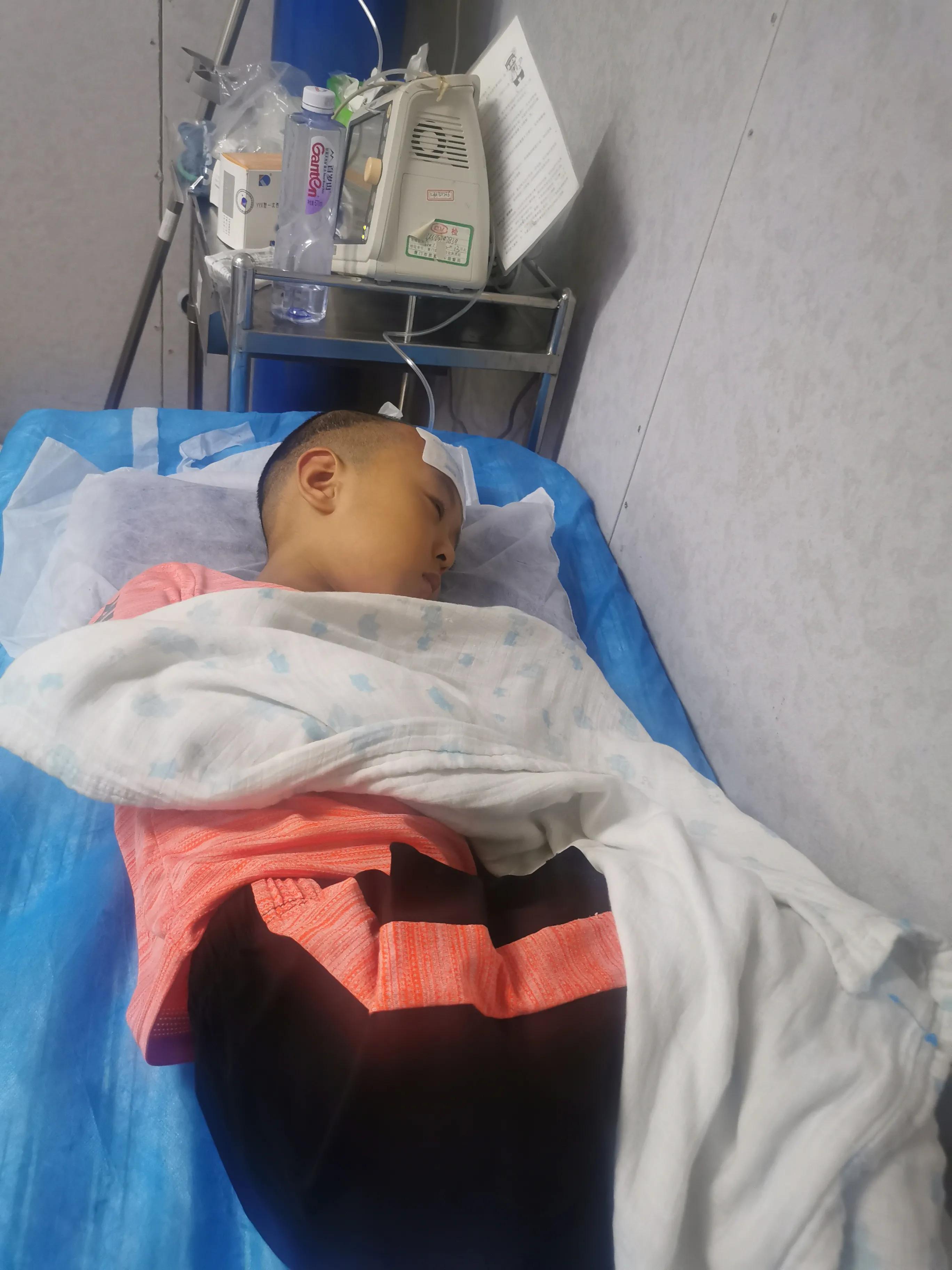 高烧晕厥是怎么回事,小孩今天突然晕倒