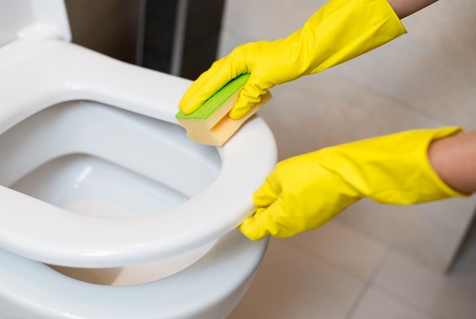 马桶怎么刷又臭又黄,马桶反臭怎么彻底解决小妙招