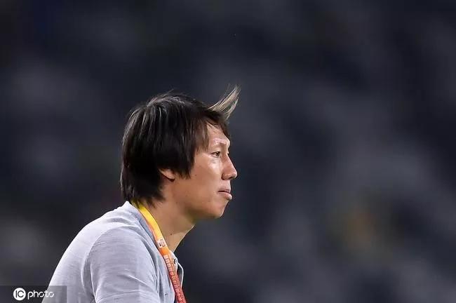 李铁带领的国足能打申花吗,李铁带国足打过正式比赛吗