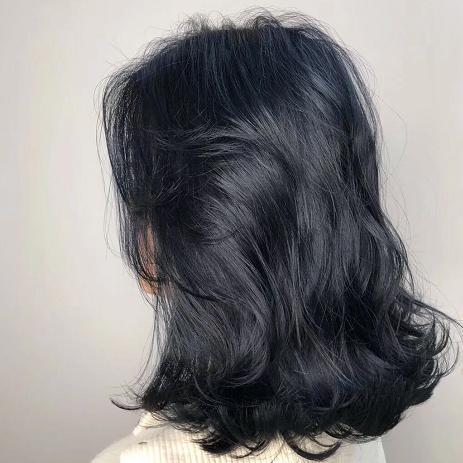 洗完头四天出油正常吗,刚洗头发怎么让头发变得很好看