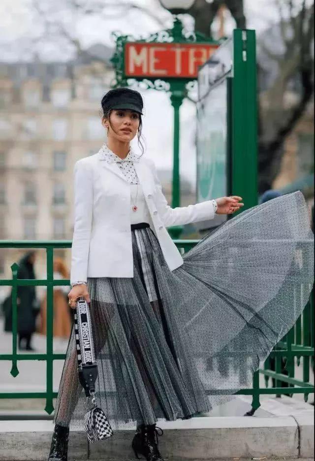 西装配裙子适合哪种发型,中长西装配什么裙子好看