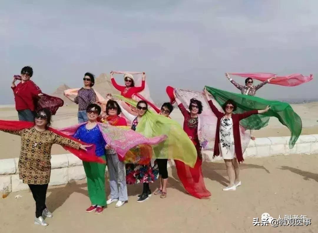 涓浗澶у澶栧嚭鏃呮父鎷嶇収鍔ㄤ綔鍚堥泦,澶у鏃呮父濮垮娍