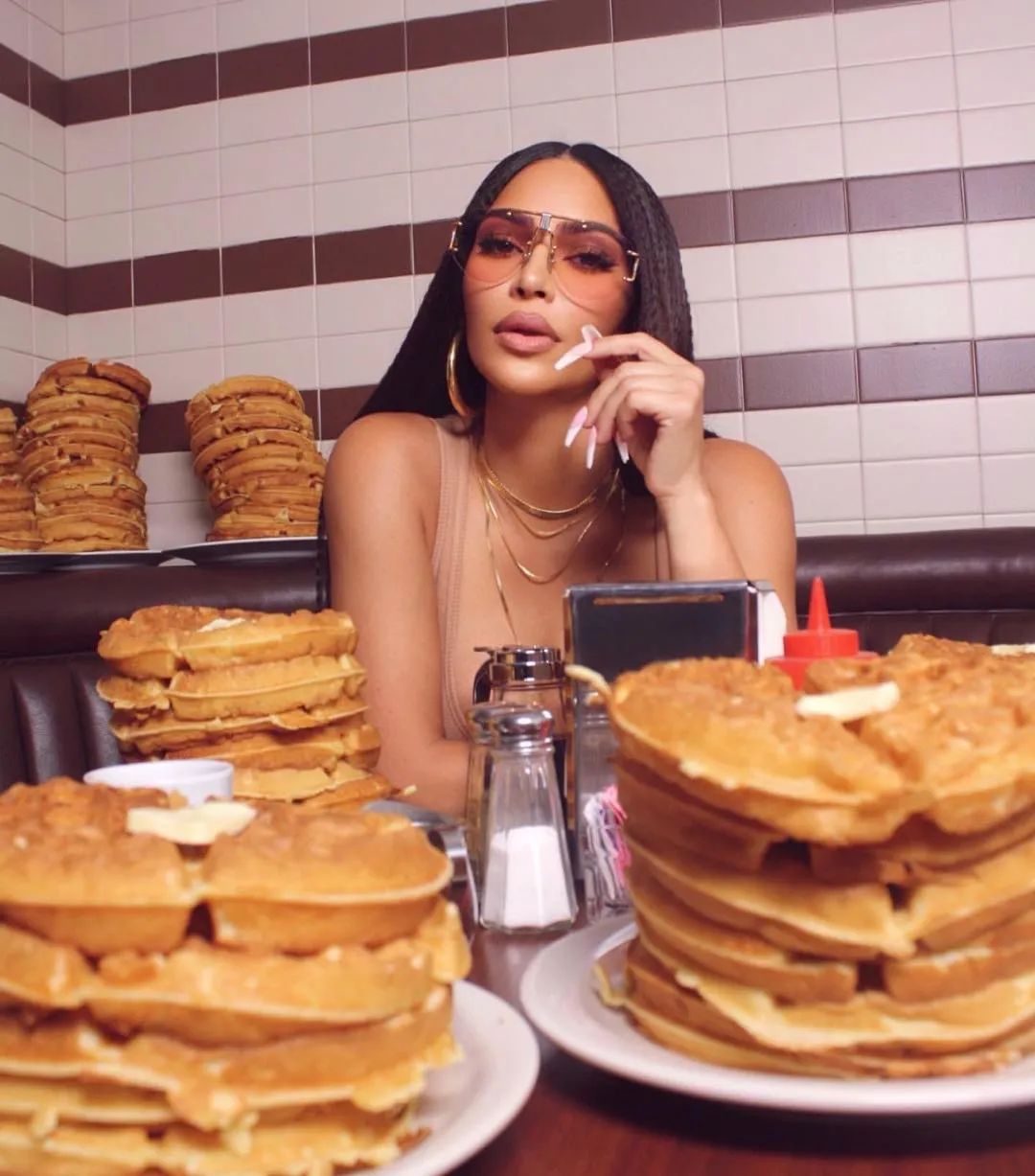 爱情虽然不值钱但是用钱买不来,爱情可以没有但是钱不行