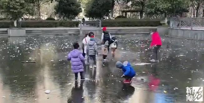 乐极生悲？上海人都开始练冰上运动了，但有人落水，有人撞断消防栓…