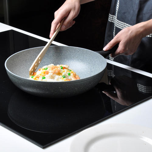 收入超过7位数的主播，推荐了一次不粘锅，为什么被骂这么惨？