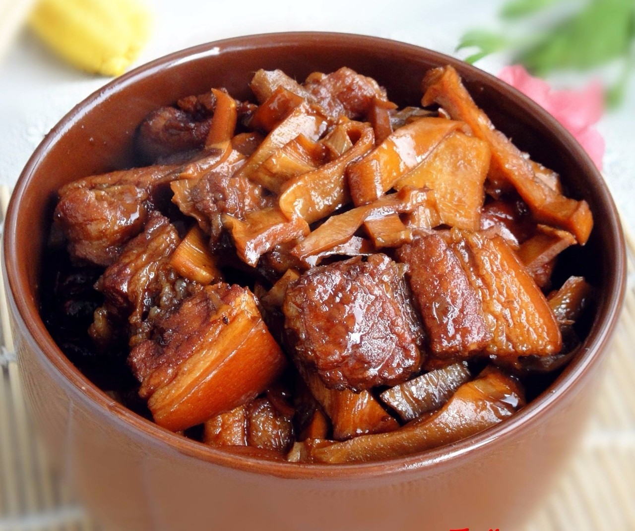 做红烧肉用冰糖还是白砂糖,红烧肉炒糖色用白糖还是冰糖