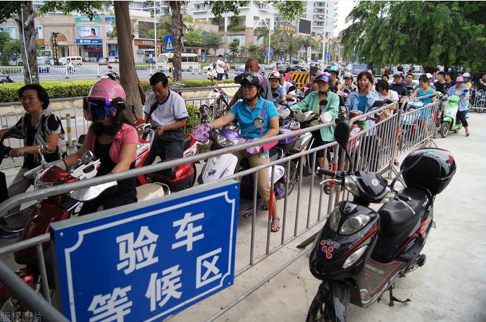 电动车不买保险不给上牌怎么办,买了电动车不给上牌