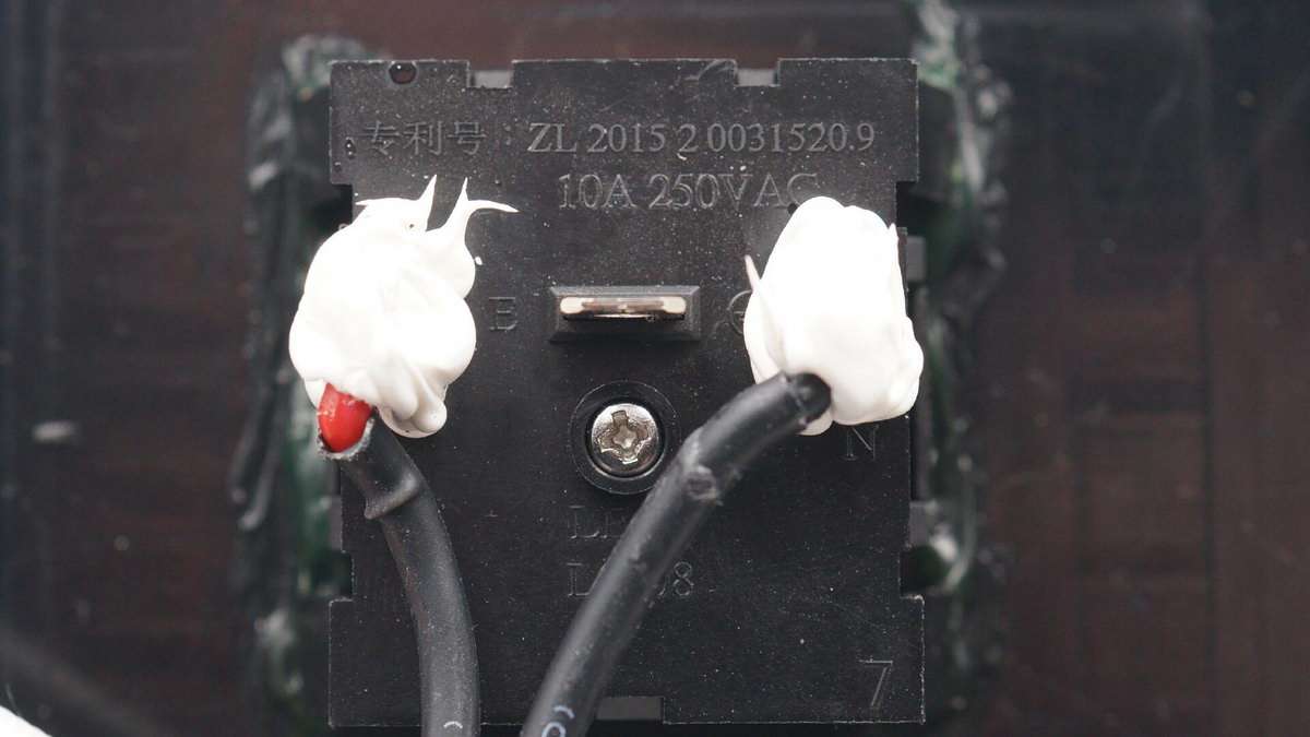 公牛便携式电源拆解,公牛1800w户外电源拆解