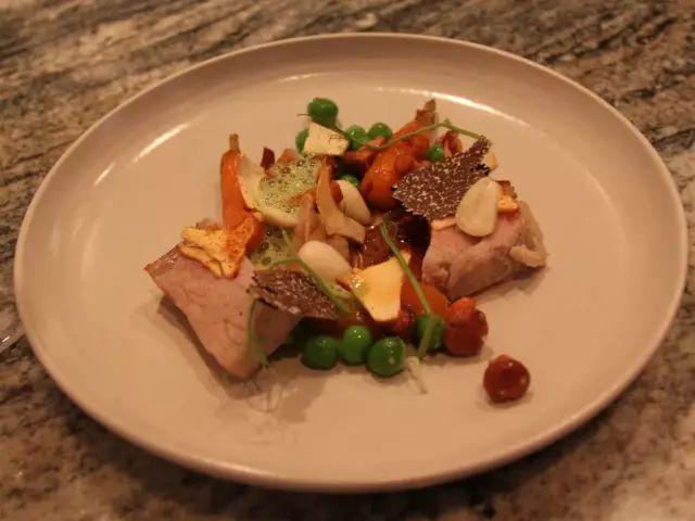 深夜除了晒烤串，还能晒太阳