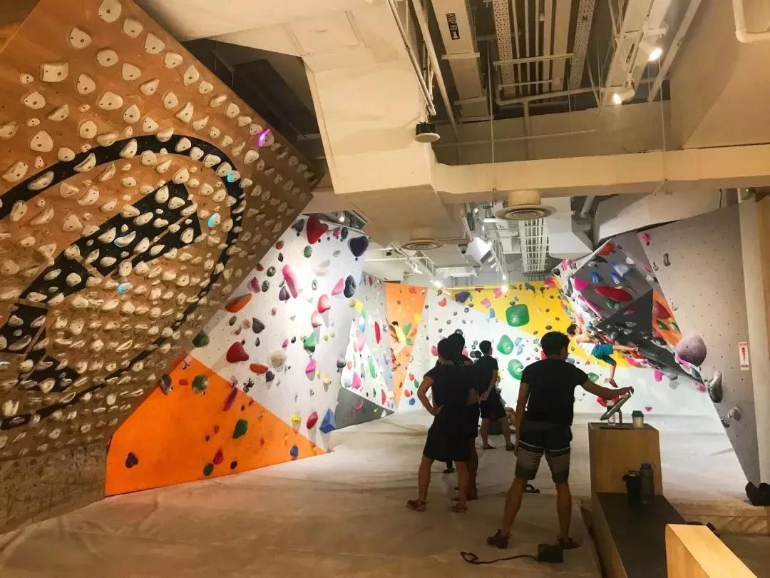 鏂板姞鍧unan璐墿涓績 (鏂板姞鍧￠粦绉戞妧璐墿涓績)