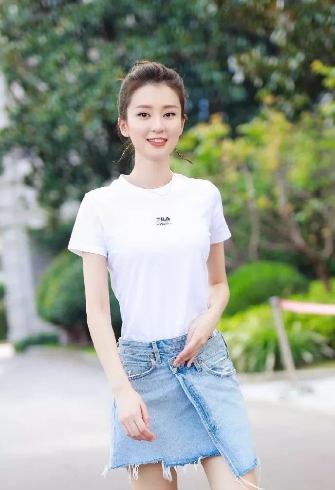 乔欣富二代吗,乔欣穿蝴蝶裙的照片