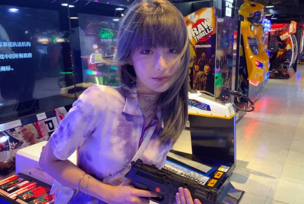 LOL主播有多壕?Doinb买1400平别墅,周淑怡6位数名表让水友酸了