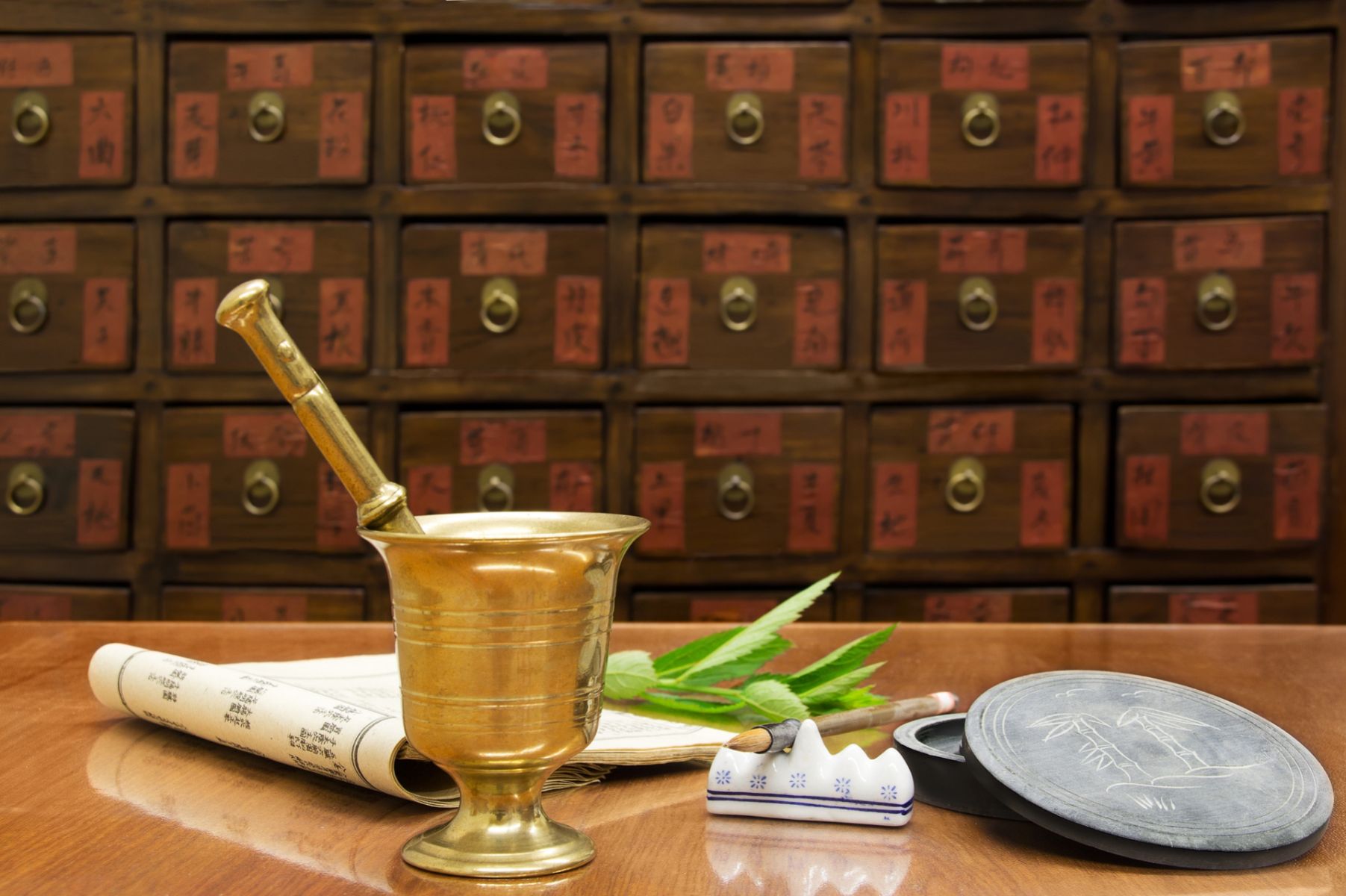 如何正确吃中药副作用更小 (多种中药吃后如何分辨其副作用)