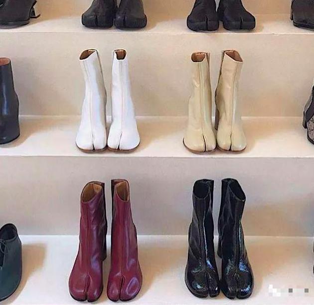 又一双“丑鞋”火了，时髦的人都喜欢把脚趾分开吗？