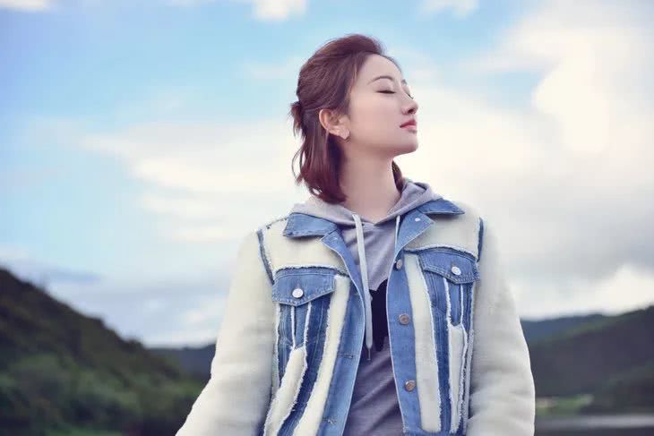 迪丽热巴杨幂穿搭,杨幂迪丽热巴穿衣风格