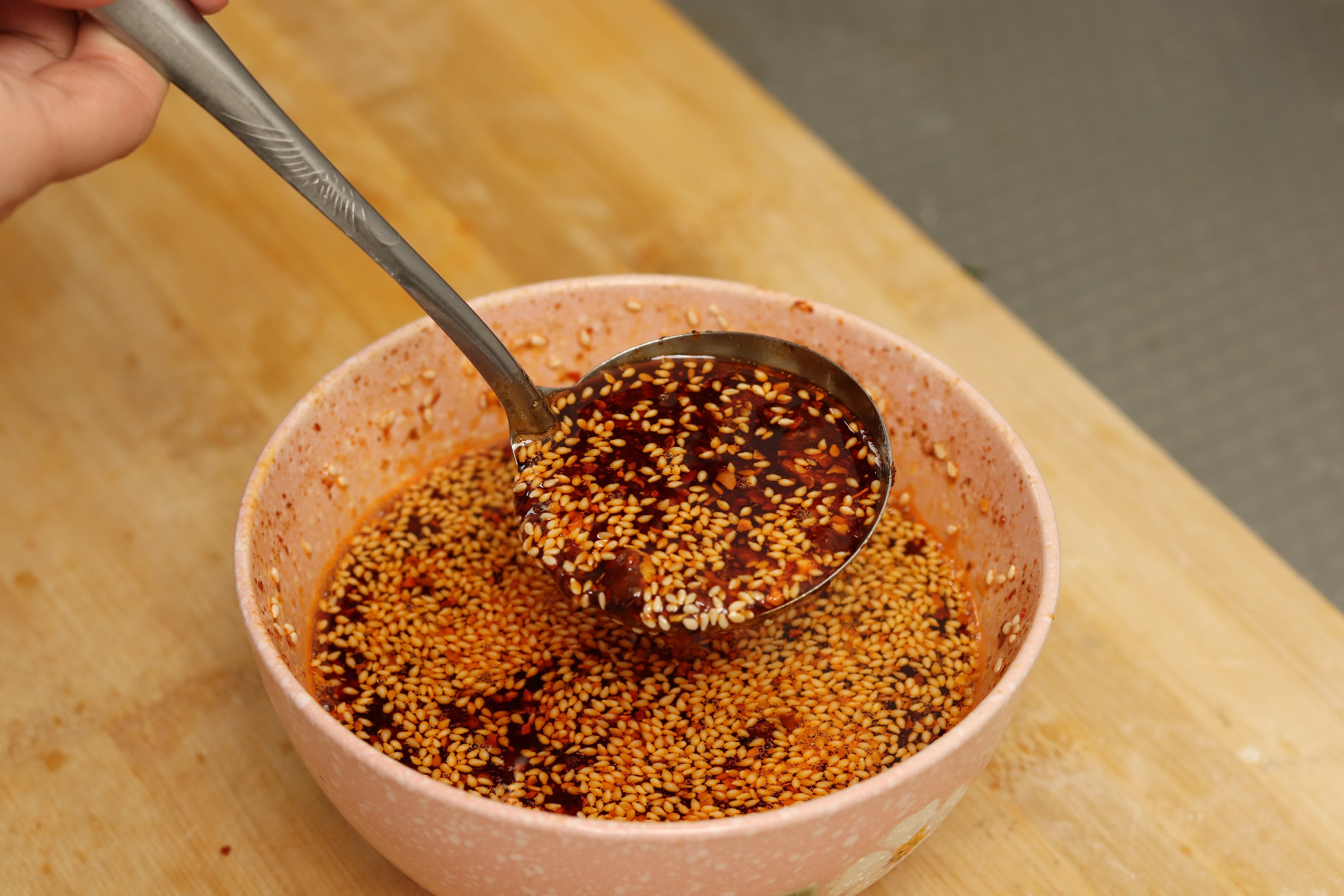 老干妈香辣脆油辣椒做法,饭店辣椒油正确做法