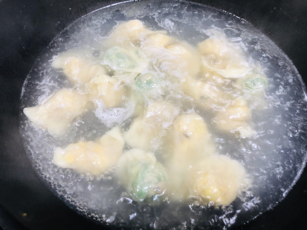 冰箱里冻的饺子怎么煮不会破皮呀,煮饺子切记不可开水就下锅