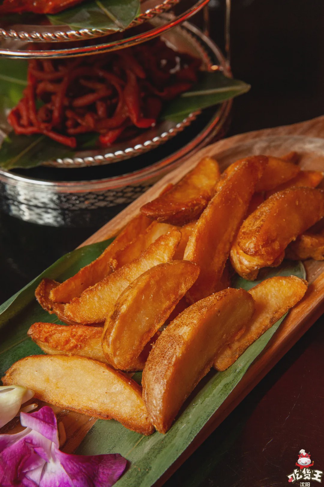 这家藏在居民楼里の「复古酒吧」，居然靠着“人气美食”上位？