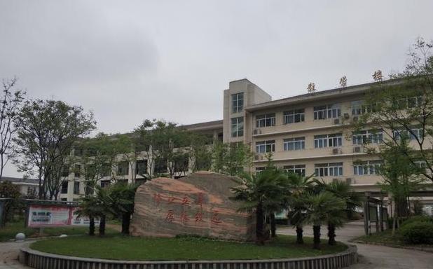 湖北武汉这四所重点高中，有一所创办135年，地址位于武昌区