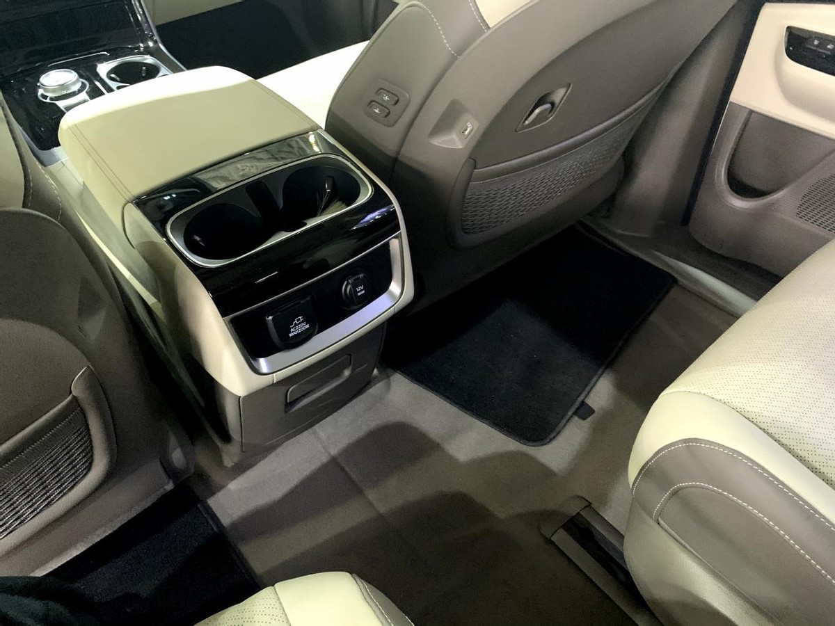 对标别克gl8的商务车,别克gl8公务舱跟起亚嘉华比怎么样