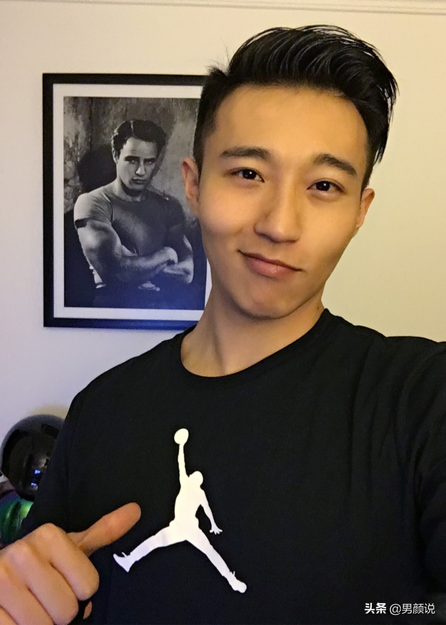 被赵薇带红，明明肌肉型男，却走谐星路线，演技好却平平：可惜！