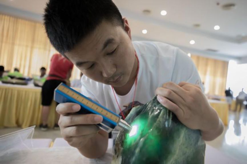 淡季变旺季，湖州织里一位店掌柜把30多家工厂的500个新款卖爆了