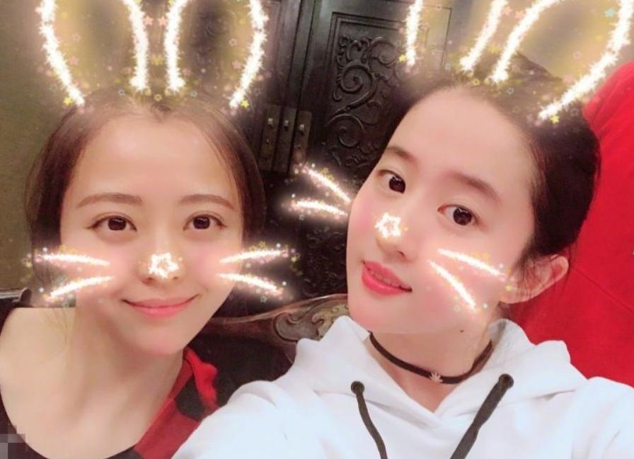 什么镜子照的里面才是真正的自己,镜子里和照片里的哪个自己更真实