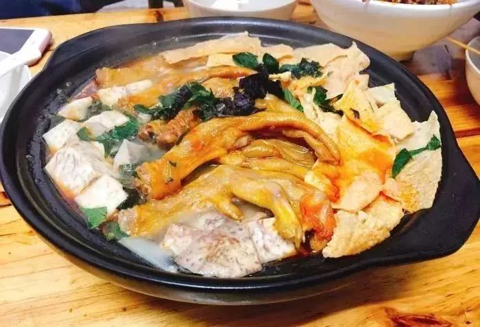 南宁最好吃的田螺煲,南宁田螺鸭脚煲