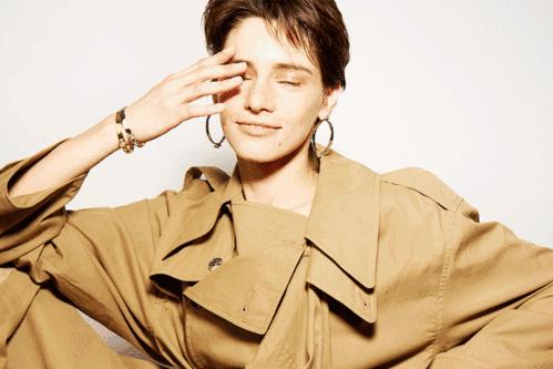 秋天买什么颜色风衣,冬天怎么挑选风衣