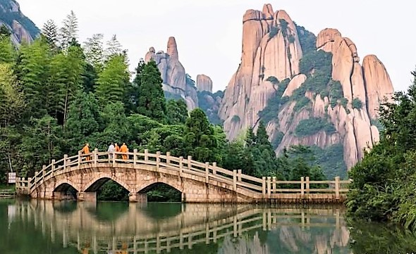 太姥山山顶日出,雨中的太姥山云雾缭绕
