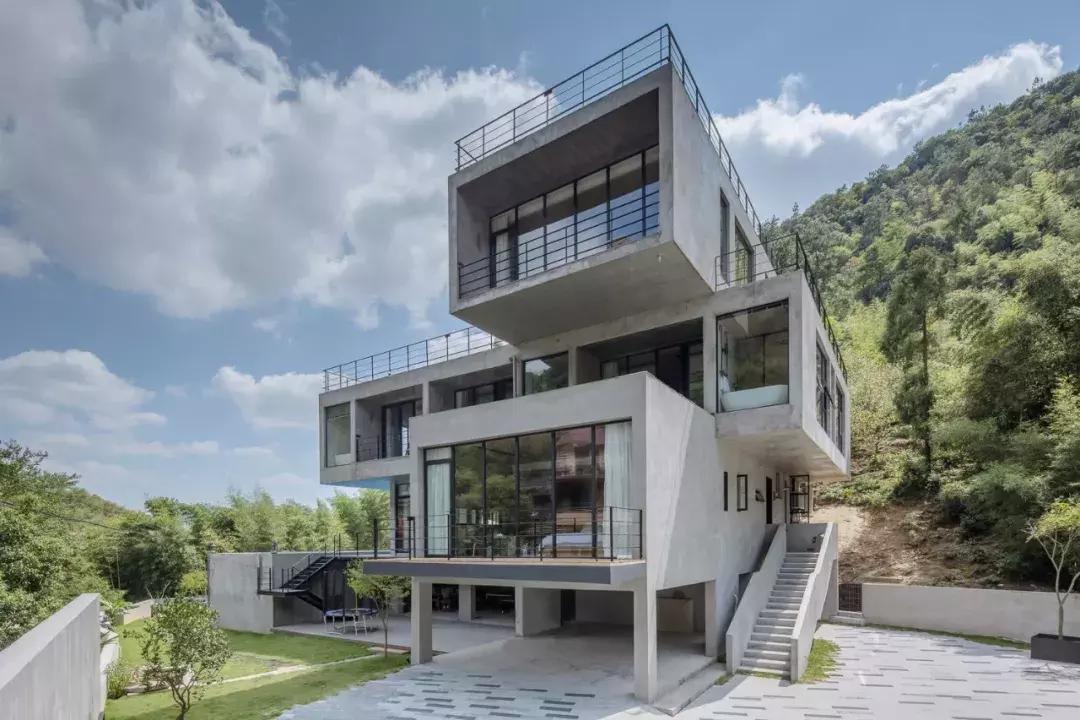 深山废弃的五星级酒店,一个被7万亩竹海包围的树屋酒店