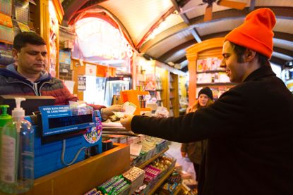 买彩票要交手续费吗,买彩票需要一码通吗