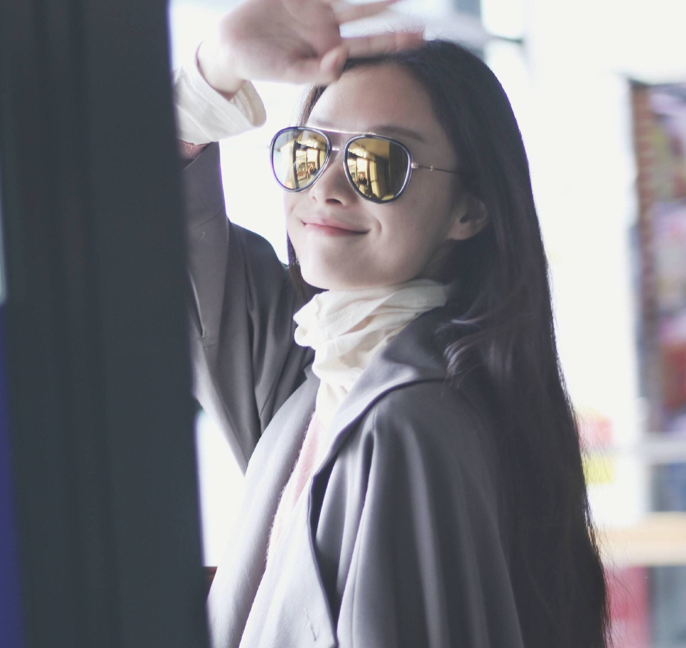 大圆脸适合戴什么款式墨镜,圆脸适合戴哪种样式的墨镜