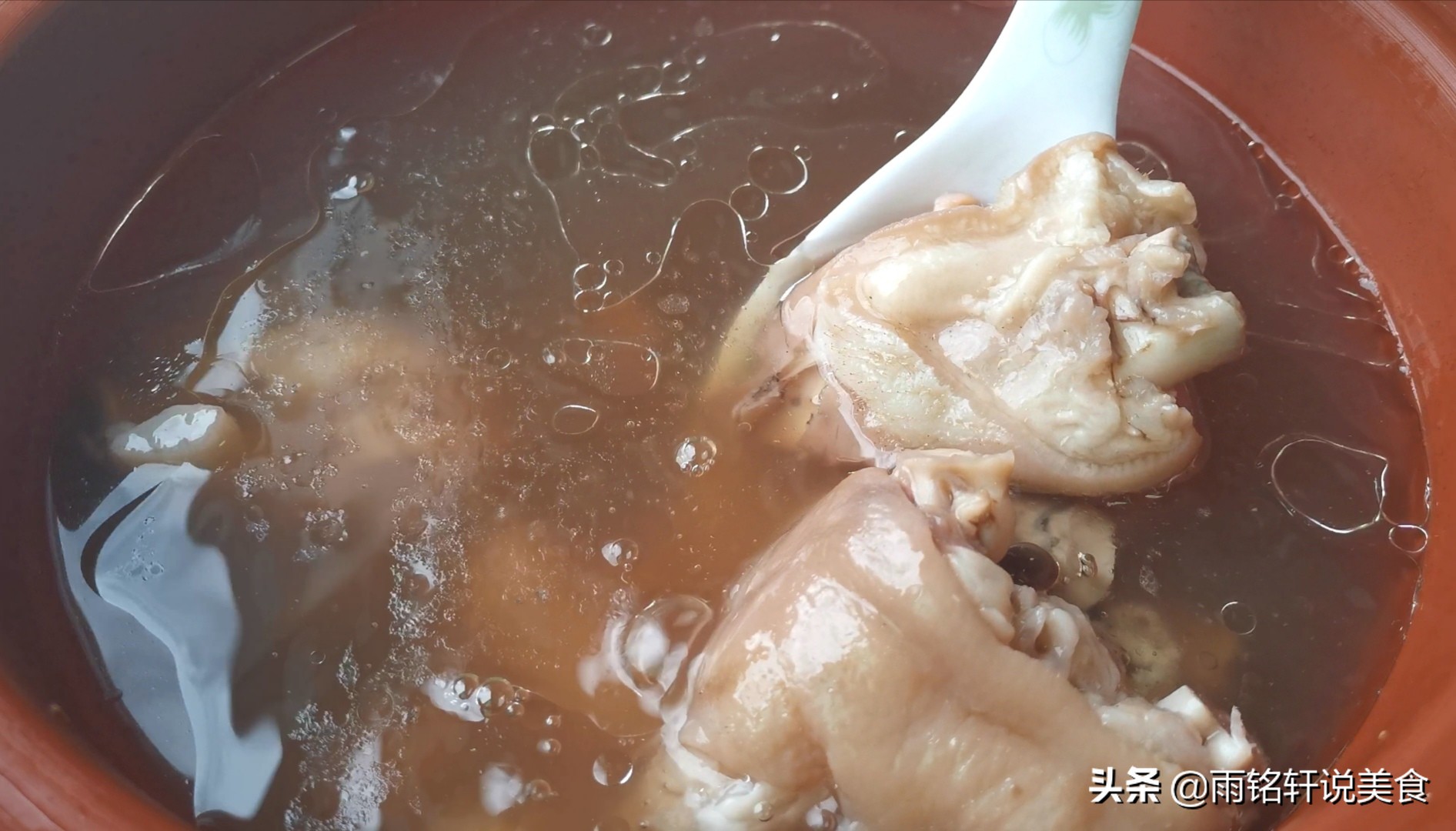 墨鱼干炖猪蹄做法,福建墨鱼干炖猪脚的家常做法