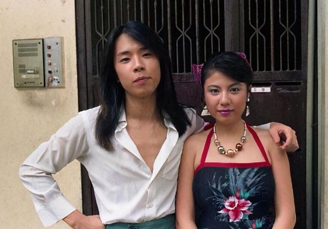 黄家驹年轻时的情史,黄家驹当年的爱情故事