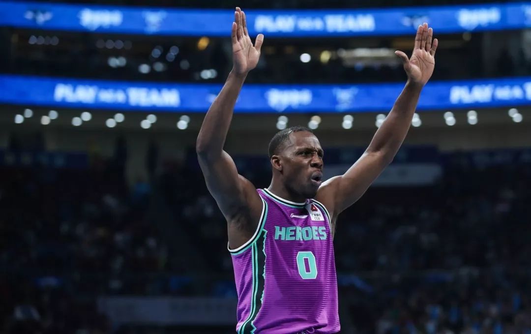 林书豪头破血流,林书豪手肘撞飞