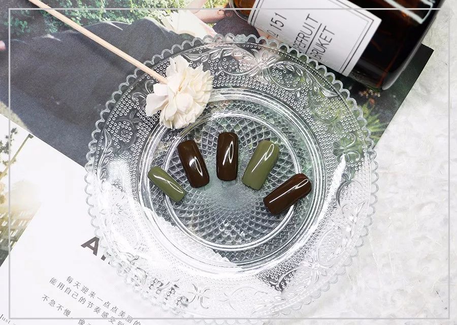 指甲油怎么搭配颜色才好看呢,新年款指甲油