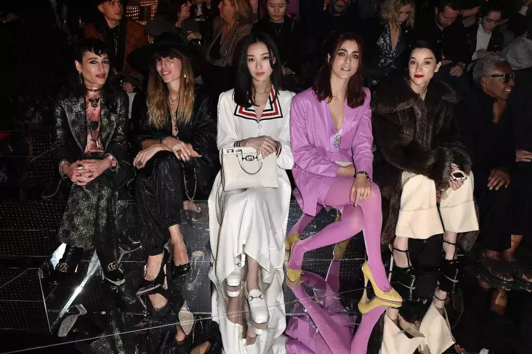 米兰时装周明星造型和模特对比,米兰时装周明星看秀造型