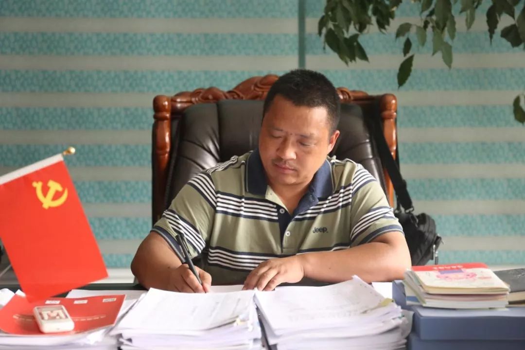 爱心足球慈善公益行走进乡村小学,爱心圆梦助力脱贫主题活动