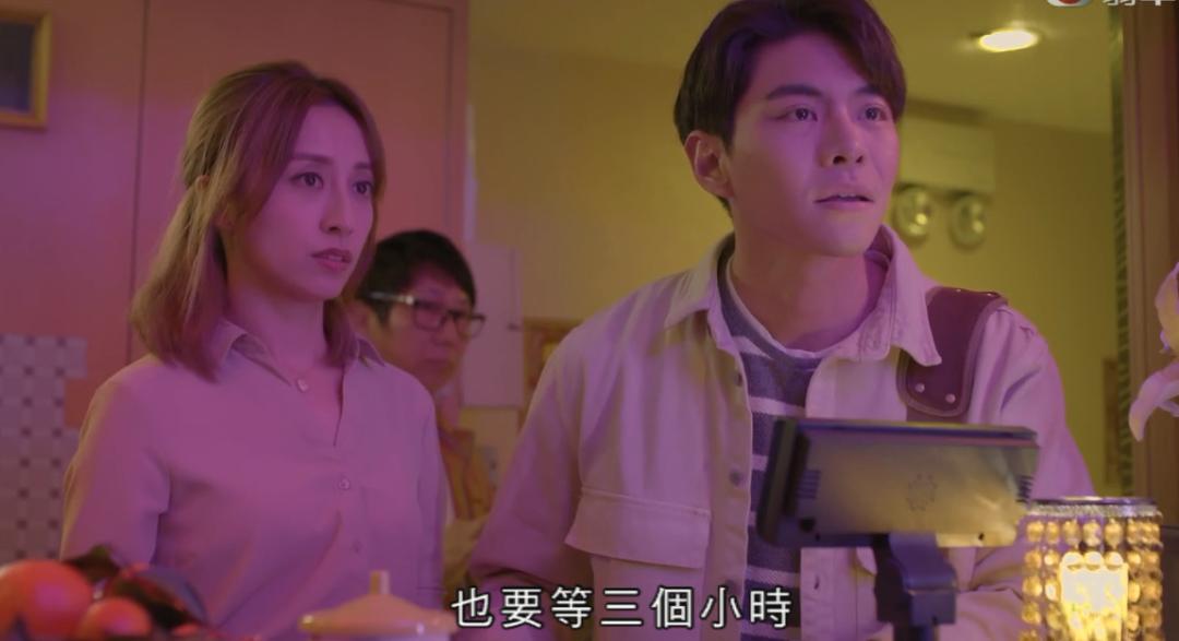 情侣开房也要找黄牛？这8.8高分剧，逼疯的不只香港人