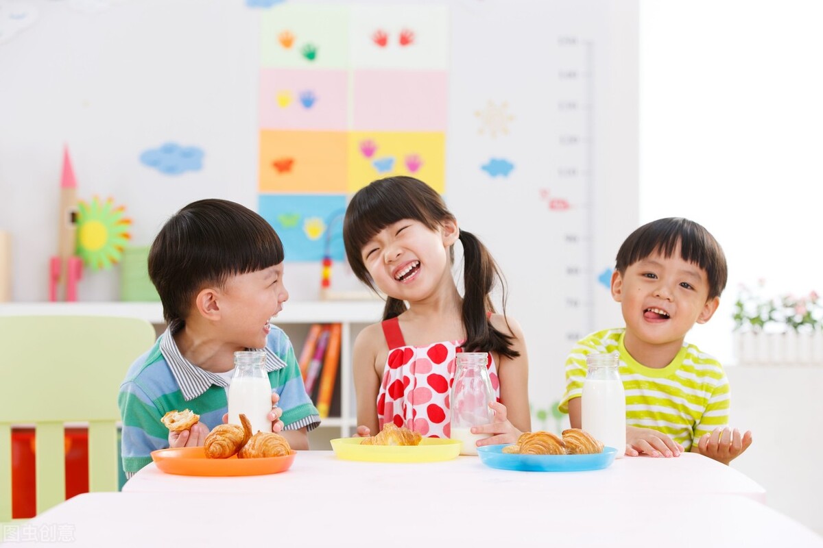 老人总溺爱袒护孩子,老人总是护小孩怎么办