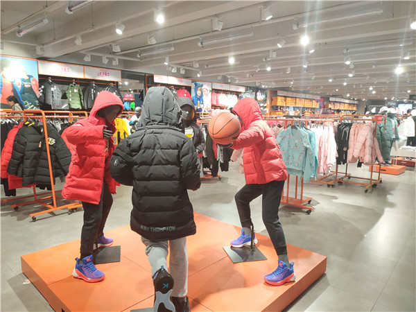 晋江鞋都安踏,福建晋江李宁安踏运动鞋