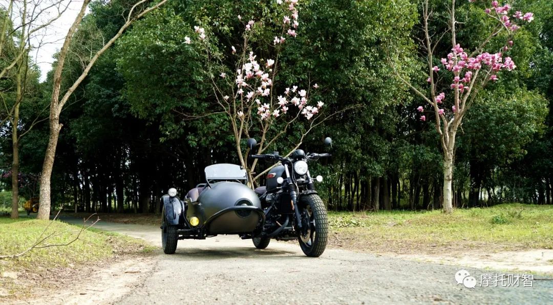 胖虎试驾：长江边三轮Bobber400