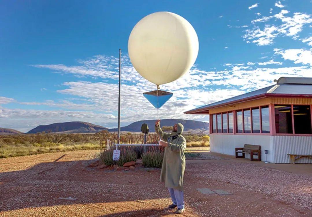 日本九州岸外发现不明气球,挂在日本上空的可怕气球